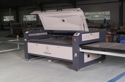 Richpeace Lasergravur- und Schneidemaschine – gegenseitig beweglicher Tisch